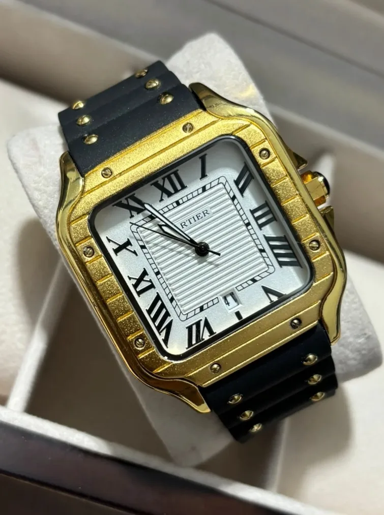 Reloj P0119 Cartier dorado para hombre.