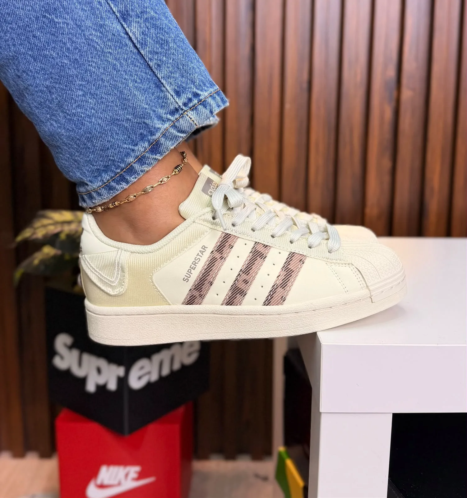 Tenis P0085 Adidas super star para mujer.